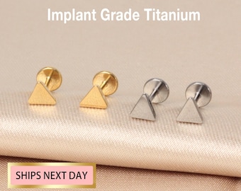 Small Titanium Triangle Push Pin Stud, Threadless Flat Back Earrings, Cartilage Piercing, Tragus Stud, Tiny Triangle, Nose Stud 20G/18G/16G