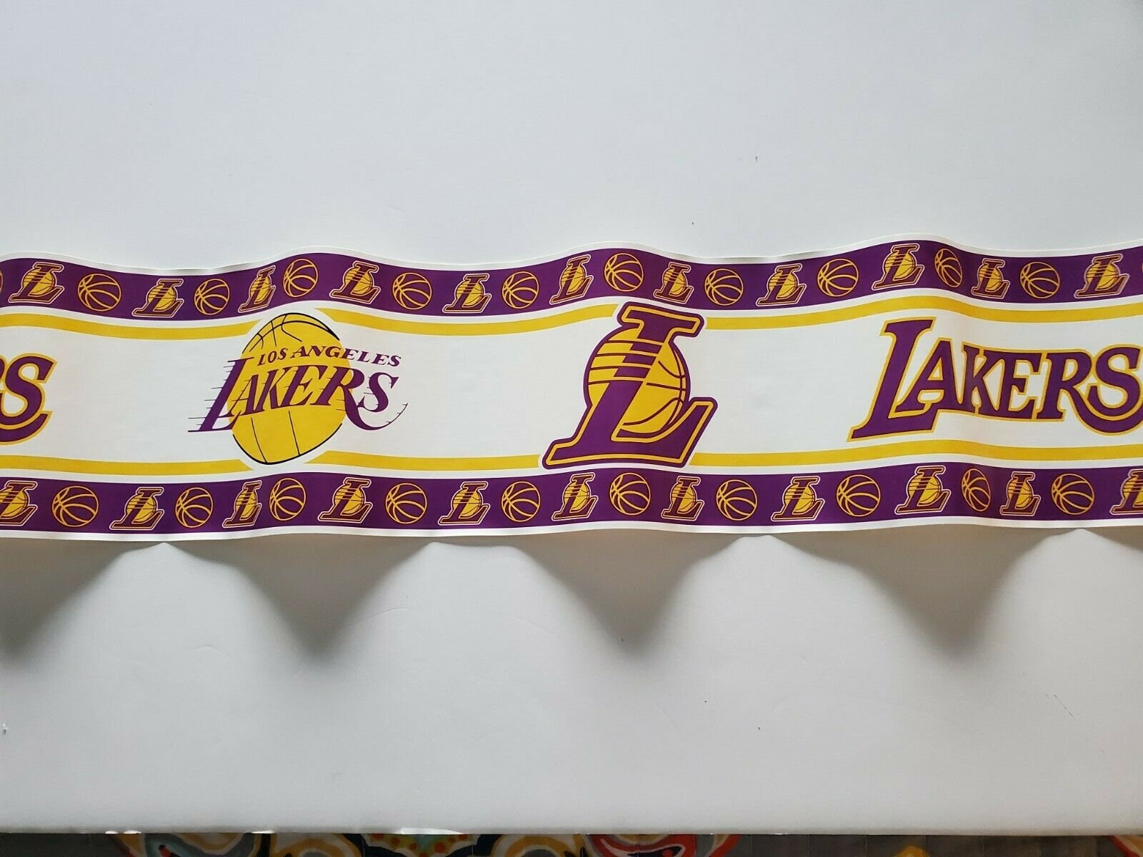 Los Angeles Lakers NBA Peel and Stick Wallpaper Border. Nwt. 5’’ X 15