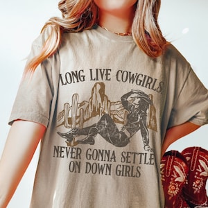 Long Live Cowgirls Comfort Colors Tshirt Vintage Wallen Shirt Country Concert Tshirt Oversized Western Graphic Tee Retro Wallen Shirt