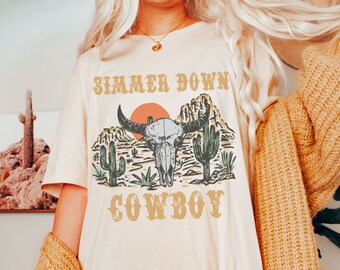 Simmer Down Cowboy Bull Skull camiseta, camisas Country Western, moda de rodeo para damas, camisa de concierto de campo, camiseta cómoda de fin de semana