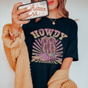 Retro Howdy Tshirt Howdy Cowboy Tee Cowgirl Boho Tee Western Graphic Tee Western Crewneck Retro Cowgirl Shirt Oversized Western Tshirt Dress