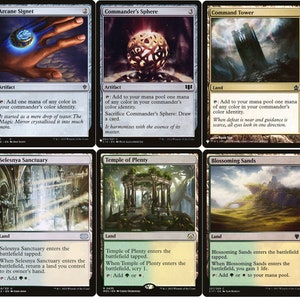 Op de afbeelding: Een verzameling van tien Magic: The Gathering kaarten, waaronder Sol Ring, Arcane Signet, Commander's Sphere, Command Tower, Exotic Orchard, Selesnya Signet, Selesnya Sanctuary, Temple of Plenty, Blossoming Sands en Selesnya Guildgate.