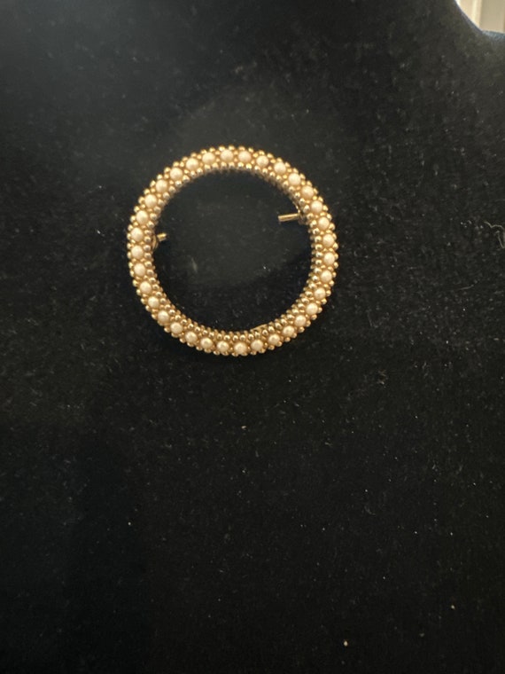 Ciner signed Circle gold and pearl pin