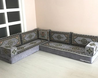 8 '' dikke Marokkaanse woonkamer vloerzitbankset, L-vormige Arabische Majlis-bank, grijze vloerkussens, Ottomaans bankkleed, hoekvloerbank