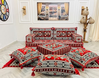 Rote Arabische Boden Sofa Set: Kilim Kissen, osmanische Couch und Kelim Teppich
