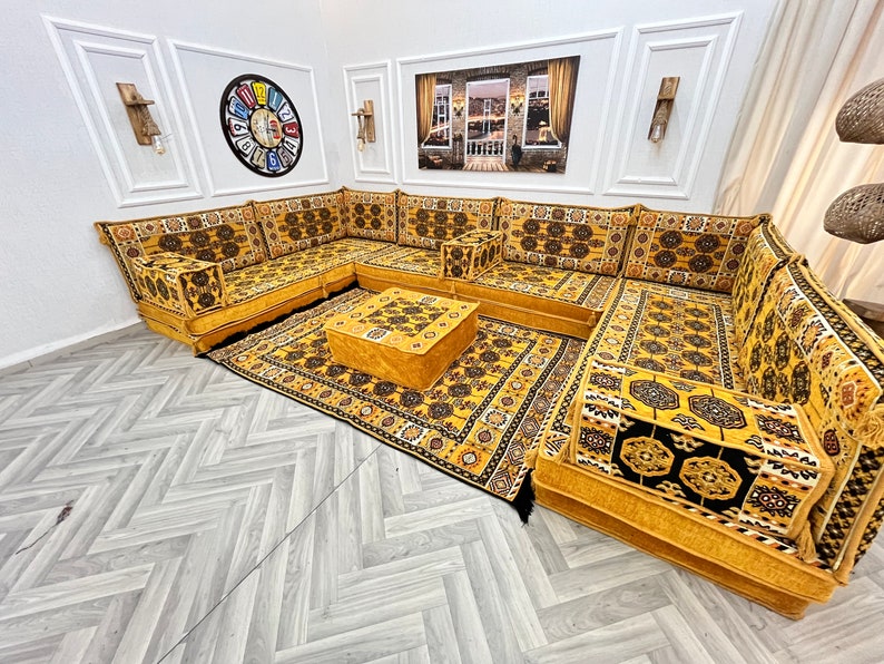 Canapé de salon en forme de U de 8'' d'épaisseur, ensemble de sièges au sol, canapés de sol Boho, Majlis arabe, ensemble de canapés de sol authentiques jaune moutarde U Set + Ottoman&Rug