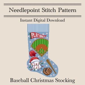 Puede incluir: Patrón de punto de cruz de calcetín navideño de béisbol azul claro con un campo de béisbol, casco, béisbol con gorro de Papá Noel, guante y bate. El texto "Needlepoint Stitch Pattern" y "Instant Digital Download" están en la parte superior. El texto "PLAY BALL" está en el calcetín.