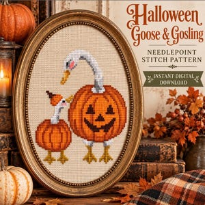 Peut inclure: Un modèle de point de canevas intitulé Halloween Goose & Gosling présentant un motif au point de croix d'une grande oie et d'un oison, tous deux avec des corps de citrouille orange et des visages de lanterne, encadrés dans un cadre ovale doré.