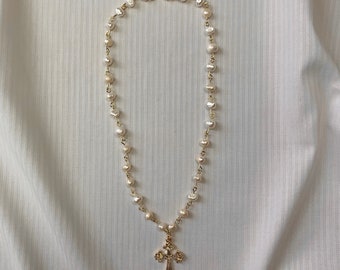 18K Gold Süßwasser Naturperle Gold Perlen Kreuz Anhänger, Gold Kreuz Perlen Halskette, Grunge, Geschenk