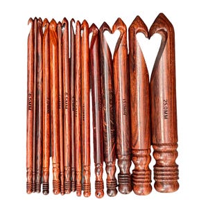 Wooden Crochet Hook Set with Yarn Bowl & Custom Box – Engraved Ergonomic Hooks for Yarn