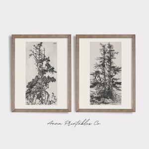Peut inclure: Deux illustrations en noir et blanc d'arbres encadr&eacute;es. Les illustrations sont de style minimaliste et pr&eacute;sentent des arbres hauts et fins avec des branches qui s'&eacute;tendent vers le ciel. Les cadres sont en bois brun clair.