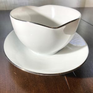 Vintage Noritake ROSA Gravy Boat #6216 White and Gray Roses