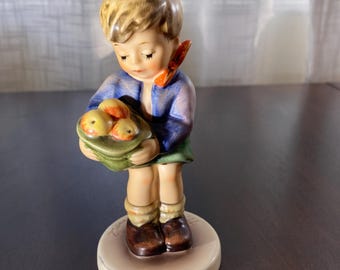 Vintage 1991 Hummel &quot;Gift from a Friend&quot; Exclusive Edition w/box and COA MINT