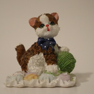 Vintage Kitty Cat with Ball of Yarn Figurine