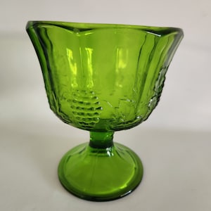 Vintage Indiana Glass Emerald Green Grapes Leaves Pedestal Dish Bowl Goblet