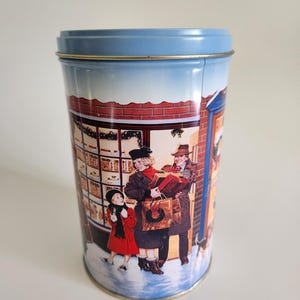 Vintage Candy M&M Season&#39;s Greetings Christmas Tin 1991 Collectible Santa Village Vintage T2