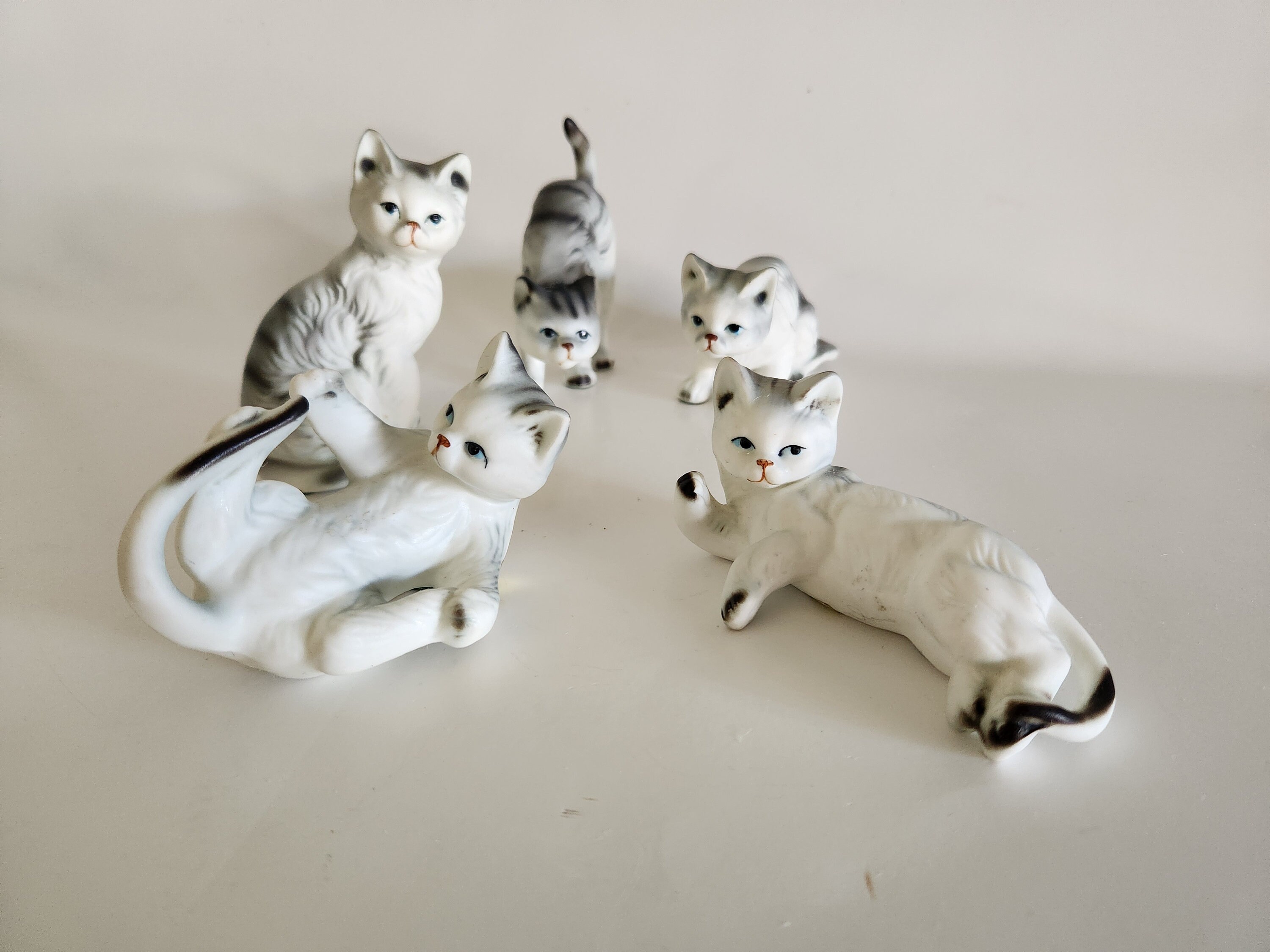 Vintage Enesco White Gray Kitty Cat Kittens Figurines Set of 5