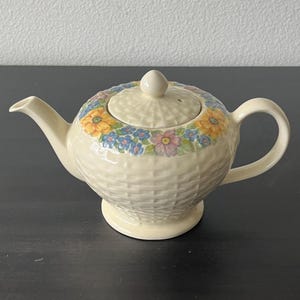 Teiera vintage Sadler Basketweave Floral // Contiene 20 once