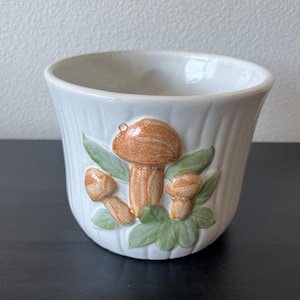 Vintage Mushroom Ceramic Planter // Merry Mushroom Style // 6.5" Diameter // 1970s Decor