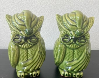 Saliera e pepiera vintage anni '70 a forma di gufo verde // Altezza 12,7 cm // Deforest of California