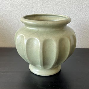 Vase de jardinière vintage Haeger urne verte / / émail moucheté mat / / 7&quot; de haut