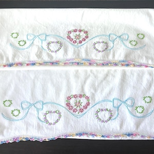 Vintage Embroidered Floral Pillowcases // Set of 2 // Crochet Trim // 28&quot; x 21&quot;