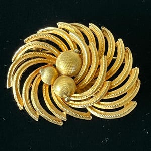Vintage Coro Beaded Swirl Brooch // Textured Gold Tone // 1960s Jewelry