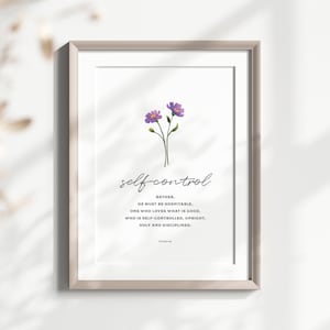 K&ouml;nnte beinhalten: Druckbarer Wandkunst mit einer lila Blume und dem Text "Selbstbeherrschung" sowie einem Zitat &uuml;ber Selbstbeherrschung aus der Bibel, Titus 1:8.