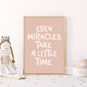 Even Miracles Take A Little Time Kunstdruck, Boho Dekor, Kinderzimmer Druck, Spielzimmer Kunst, Zitat Poster Druck, UNGERAHMT
