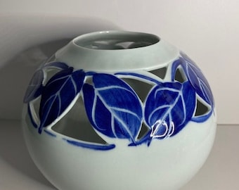 Vintage 1980s Caroline McKinney Porcelain Studio Pierced Leaf Bowl