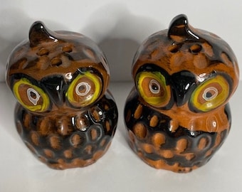 Vintage 1970s Clay Red Ware Owl Saleros y pimenteros