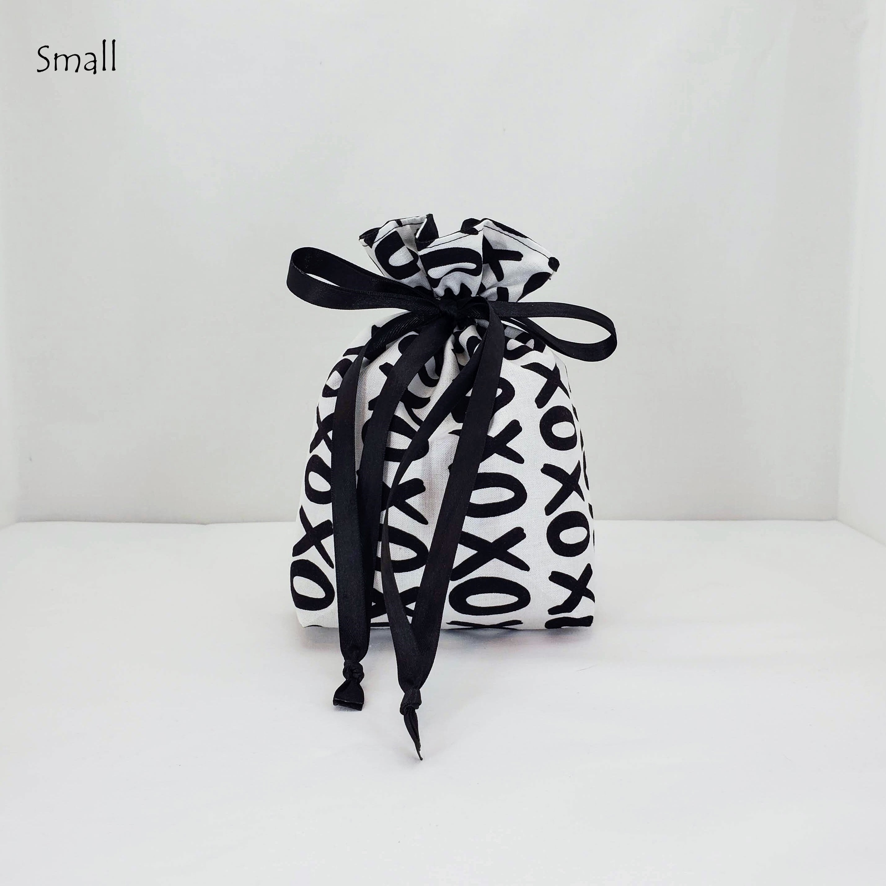 PRE ORDER / HUG KISS ROMANCE 'Small Logo' Bag IO