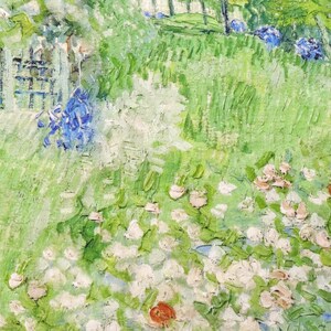 K&ouml;nnte beinhalten: Impressionistisches Gem&auml;lde einer Gartenszene. Das Kunstwerk zeigt eine lebendige Darstellung von gr&uuml;nem Gras, wei&szlig;en und rosa Blumen und blauen Bl&uuml;ten. Die Pinselstriche erzeugen einen strukturierten Effekt, der die Essenz eines sonnigen Tages einf&auml;ngt.