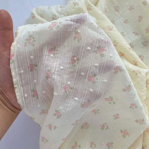 Tessuto di cotone stampato a fiori rosa, tessuto di cotone crepe, tessuto a pois svizzero per abiti estivi, indumenti, runner da sposa, fascia per capelli