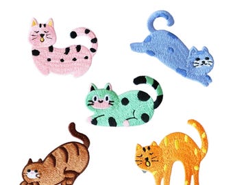 Funny Running Cat Embroidered Patch, Small Cat Self-adhesive Patch for Scrapbook, Shirt, Jacket, School Bag