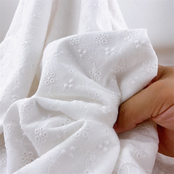 Tissu en coton, Tissu en coton brodé, Tissu floral en coton blanc à oeillets pour robe de poupée, Robe bohème de mariage, Haut en dentelle