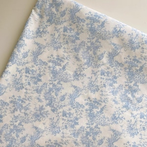 Tessuto con stampa floreale blu antico, tessuto in pizzo di cotone bianco blu per abbigliamento, fascia per capelli, abito boho, gonna