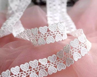 Ricamo a cuore d'amore in pizzo con rifiniture a cuori per modisteria, abito da sposa, fascia per capelli, decorazione di abiti