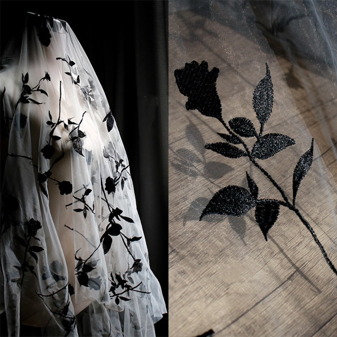 Dentelle Noire Brodée Floral - Tissu Pour Robe De Mariage Ou Tenue Vintage - Largeur 119 Cm (env. 47") - Vente Au Mètre