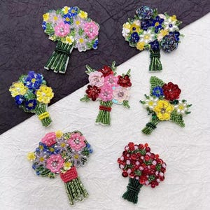 絶妙なブーケの花柄パッチ、ビーズフラワーパッチ、ウェディングドレス、帽子、シャツ、ガウンの装飾用のビーズブーケアップリケ