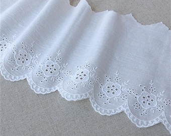 オフホワイトのコットンレーストリム、美しい花の刺繍入りコットンレース、スカラップエッジレース、コットントリム、スカートトリム、1ヤード