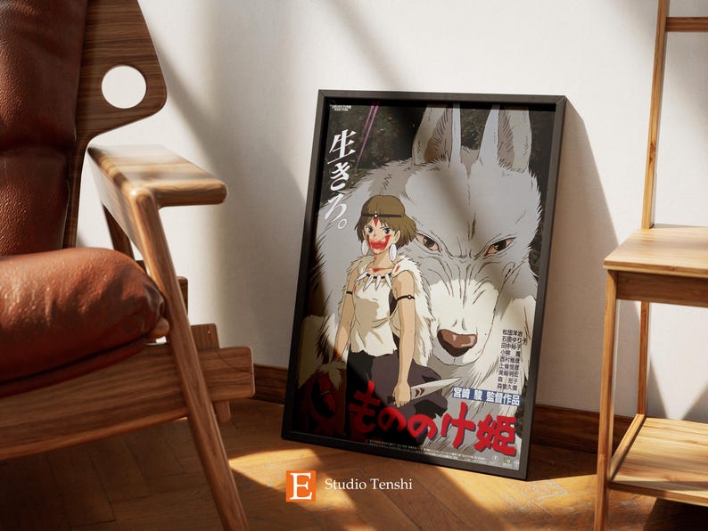 Puede incluir: Un p&oacute;ster en blanco y negro con un lobo y una joven con marcas rojas en la cara. El p&oacute;ster tiene texto japon&eacute;s que dice "La Princesa Mononoke" y "Studio Ghibli".