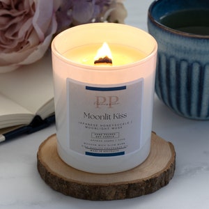 A peppering of glowing stars stretches into infinity above. Beneath the gentle radiance of moonlight, a warm breeze reveals the scents of musk and Japanese honeysuckle to fill your dreams.