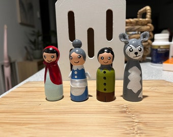Fairy tale and story driven peg doll sets