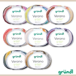 Puede incluir: Ocho ovillos de hilo de algodón premium Gründl Verano, cada uno con un peso de 100 gramos y una longitud de 350 metros. El hilo presenta patrones de colores variados que incluyen rosa, amarillo, naranja, rojo, azul, morado y tonos tierra.
