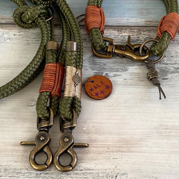 Conjunto de cuerda y collar color oliva con herrajes de latón antiguo