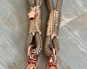 Tauleine dog leash taupe with rose gold adjustable for small dogs