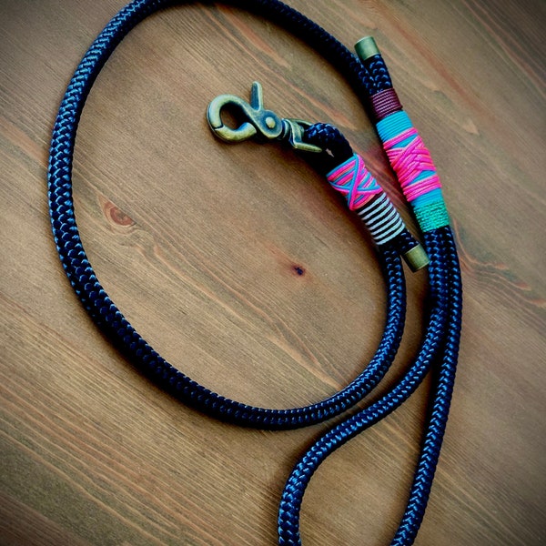 Rope leash with hand loop