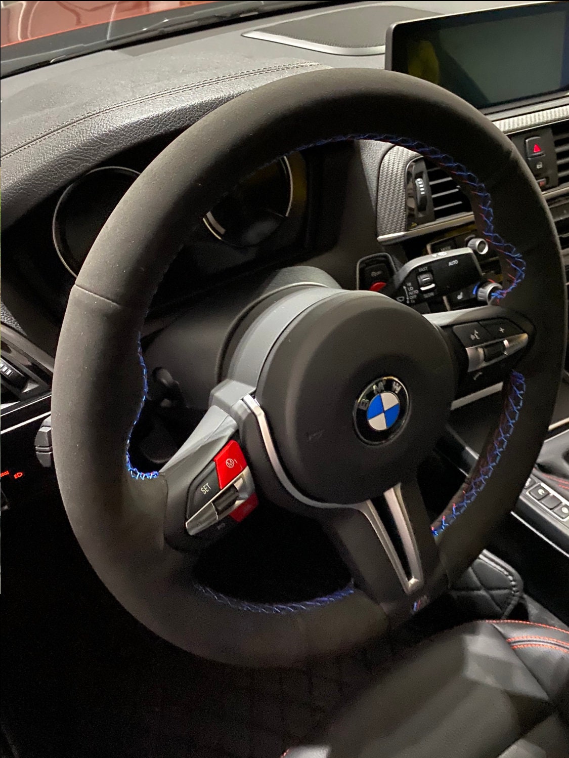 Housse de volant en fibre de carbone, bricolage pour Smart Fortwo BMW, Mini  housse de volant en cuir cousu à la main en Alcantara daim, accessoires  d'intérieur de voiture