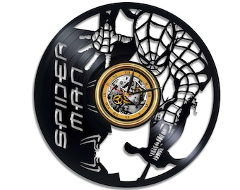 Könnte beinhalten: Schwarze Schallplattenuhr mit einer Silhouette von Spider-Man in einer Web-Schwing-Pose. Das Zifferblatt ist golden mit römischen Ziffern und einem schwarzen Zeiger.